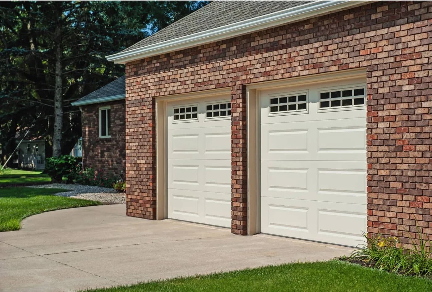 Long Panel garage door — example 1