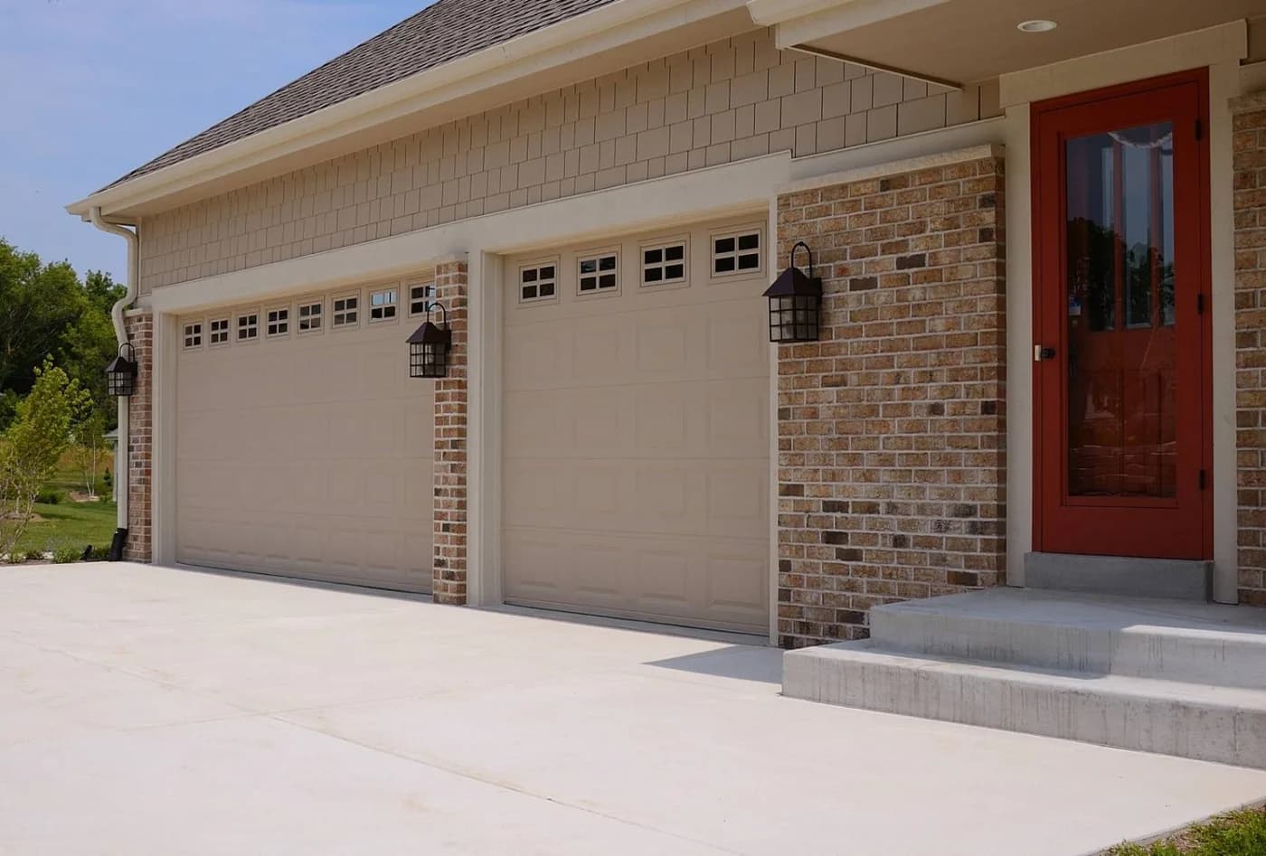 Short Panel garage door — example 1